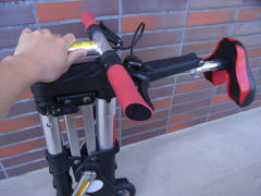 A-bikeの折りたたみを解除する