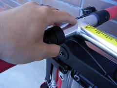 A-bikeのハンドルの折りたたみ方